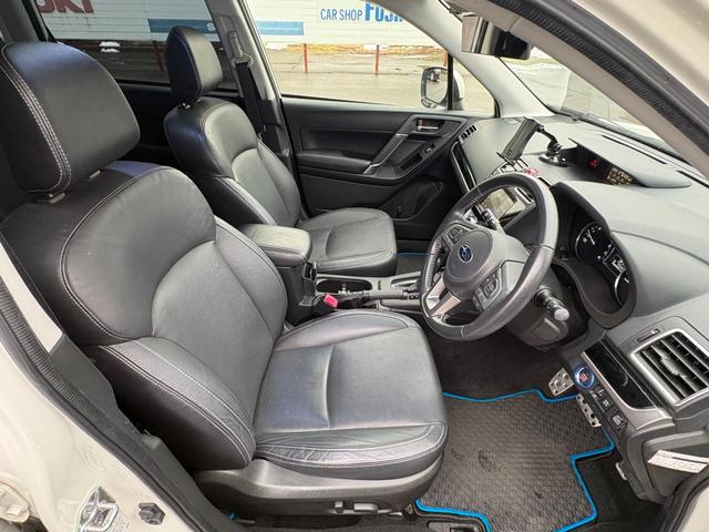 フォレスター Ｓ－リミテッド　４ＷＤ　ドライブレコーダー　オートクルーズコントロール　レーンアシスト　パワーシート　衝突被害軽減システム　ＬＥＤヘッドランプ　電動リアゲート　アルミホイール　スマートキー　アイドリングストップ（2枚目）