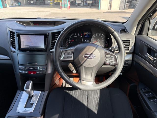 一度お好みの温度に設定すれば、車内の温度を検知し風量や温度を自動で調整してくれます。暑さ、寒さに大活躍です。