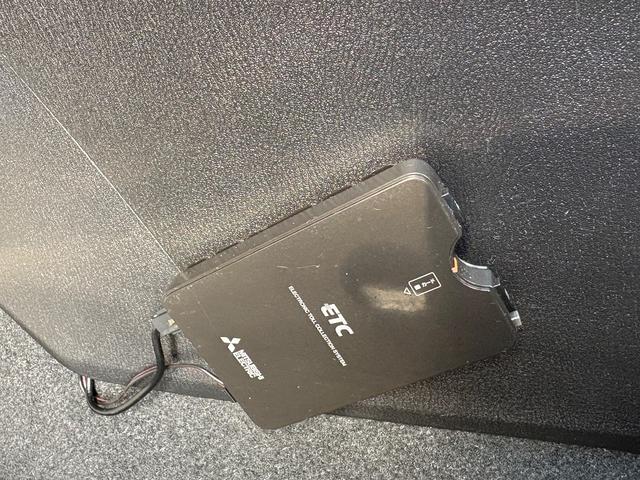 アクセラスポーツ １５Ｃ　マツダコネクトナビ　バックカメラ　ＥＴＣ　プッシュエンジンスタート　　ステアリングスイッチ　スペアキー有り　社外アルミ（5枚目）