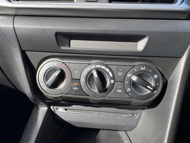 アクセラスポーツ １５Ｃ　マツダコネクトナビ　バックカメラ　ＥＴＣ　プッシュエンジンスタート　　ステアリングスイッチ　スペアキー有り　社外アルミ（6枚目）