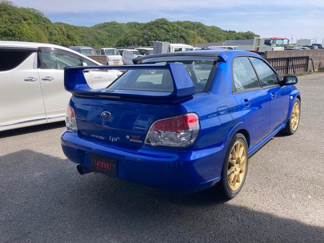 インプレッサ ＷＲＸ　ＳＴｉ　スペックＣ　４ＷＤ　６速マニュアル車　アルミホイール　盗難防止システム　衝突安全ボディ　ＡＢＳ　エアコン　パワーステアリング　パワーウインドウ（16枚目）