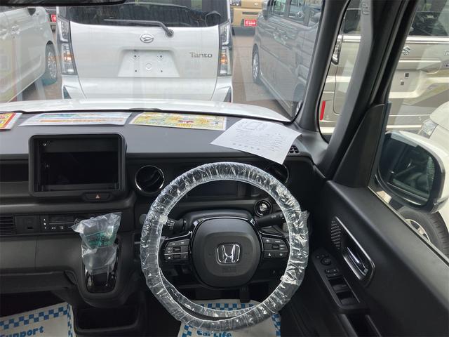 Ｎ－ＢＯＸカスタム ベースグレード　４ＷＤ　届け出済み未使用車　バックカメラ　サイドカメラ　両側スライド・片側電動　クリアランスソナー　オートクルーズコントロール　レーンアシスト　衝突被害軽減システム　オートライト　ＬＥＤヘッドランプ（3枚目）