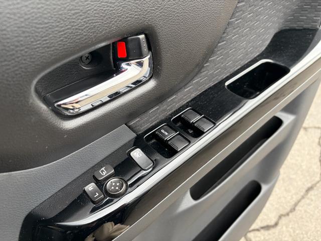 スペーシアカスタム ＴＳ　２年保証　４ＷＤ　ＣＶＴ　ターボ　ナビ　両側電動スライドドア　フォグランプ　シートヒーター　スペアキー　プッシュスタート（16枚目）