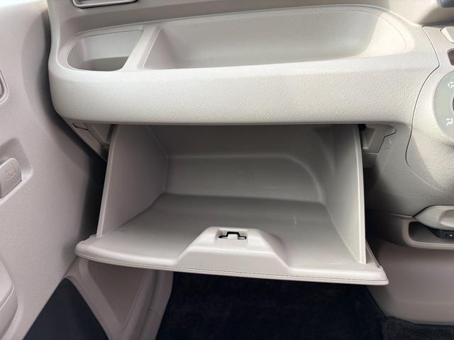 小物入れ等の収納が多いです★嬉しい装備ですよね♪