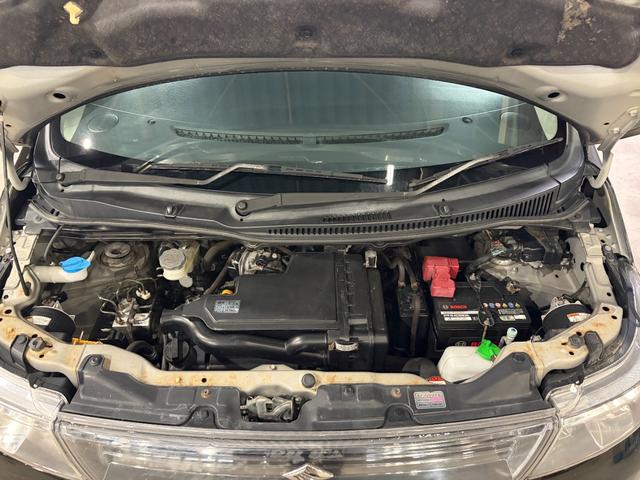 エンジンルームも綺麗♪見えない所まで綺麗にしております♪納車前にもう一度ピカピカに仕上げます♪