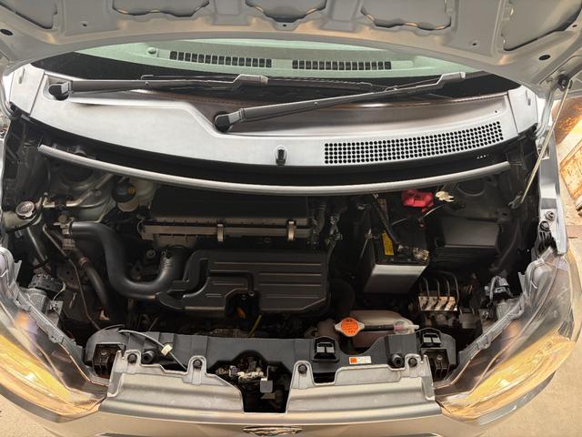 エンジンルームも綺麗♪見えない所まで綺麗にしております♪納車前にもう一度ピカピカに仕上げます♪