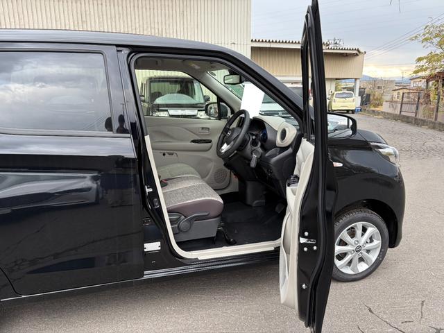 デイズ Ｘ　届出済未使用車　４ＷＤ　ＣＶＴ　ステアリングリモコン　電動格納ミラー　純正アルミホイール　スペアキー　プッシュスタート（5枚目）
