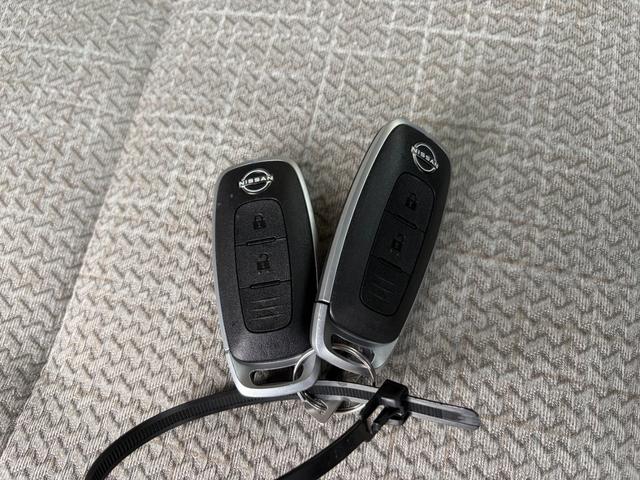 デイズ Ｘ　届出済未使用車　４ＷＤ　ＣＶＴ　ステアリングリモコン　電動格納ミラー　純正アルミホイール　スペアキー　プッシュスタート（17枚目）