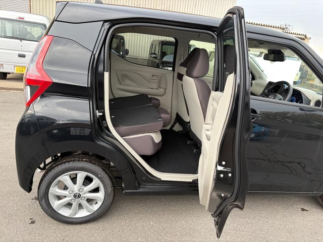 デイズ Ｘ　届出済未使用車　４ＷＤ　ＣＶＴ　ステアリングリモコン　電動格納ミラー　純正アルミホイール　スペアキー　プッシュスタート（19枚目）