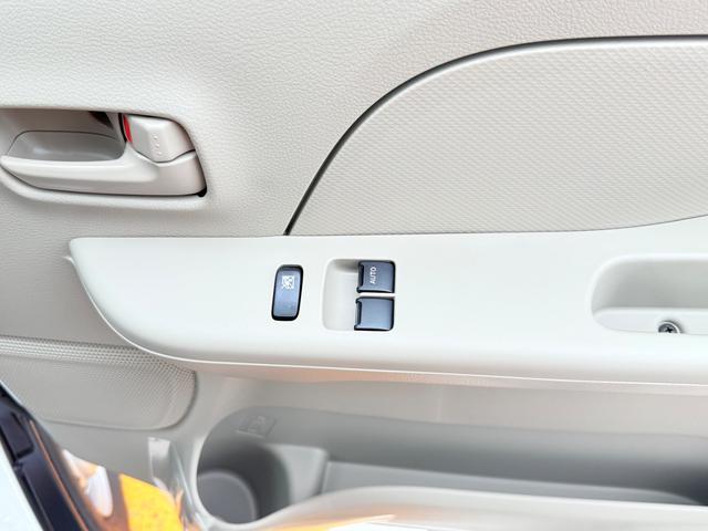 エブリイ ＰＡリミテッド　４ＷＤ　両側スライドドア　クリアランスソナー　レーンアシスト　衝突被害軽減システム　キーレスエントリー　アイドリングストップ　ＣＶＴ　盗難防止システム　ＡＢＳ　ＥＳＣ　衝突安全ボディ　エアコン（11枚目）