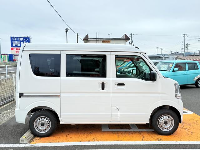 エブリイ ＰＡリミテッド　４ＷＤ　両側スライドドア　クリアランスソナー　レーンアシスト　衝突被害軽減システム　キーレスエントリー　アイドリングストップ　ＣＶＴ　盗難防止システム　ＡＢＳ　ＥＳＣ　衝突安全ボディ　エアコン（22枚目）