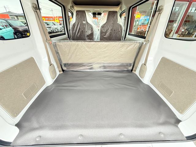 エブリイ ＰＡリミテッド　４ＷＤ　両側スライドドア　クリアランスソナー　レーンアシスト　衝突被害軽減システム　キーレスエントリー　アイドリングストップ　ＣＶＴ　盗難防止システム　ＡＢＳ　ＥＳＣ　衝突安全ボディ　エアコン（34枚目）