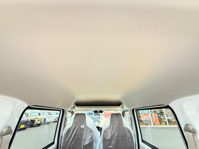 エブリイ ＰＡリミテッド　４ＷＤ　両側スライドドア　クリアランスソナー　レーンアシスト　衝突被害軽減システム　キーレスエントリー　アイドリングストップ　ＣＶＴ　盗難防止システム　ＡＢＳ　ＥＳＣ　衝突安全ボディ　エアコン（35枚目）