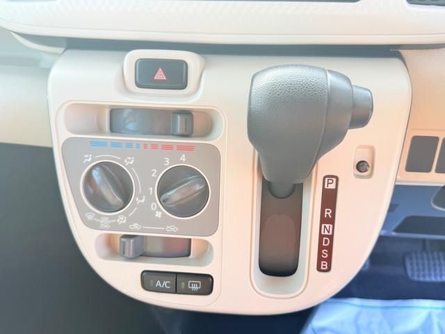 必ず使用するシフトレバー。確りと確認したいですね。