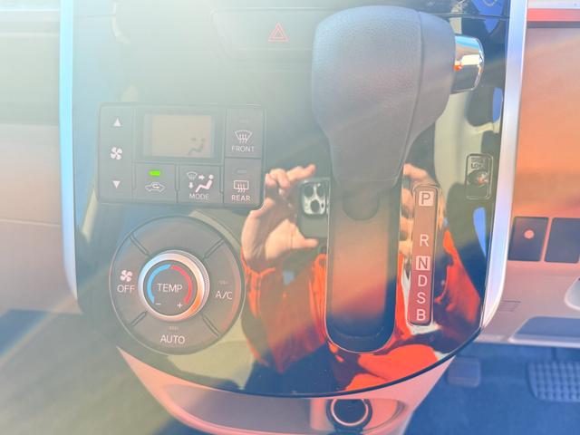 タント Ｘ　ＳＡＩＩＩ　ＥＴＣ　バックカメラ　両側スライド・片側電動　ナビ　クリアランスソナー　衝突被害軽減システム　オートマチックハイビーム　オートライト　スマートキー　アイドリングストップ　電動格納ミラー　シートヒーター（6枚目）