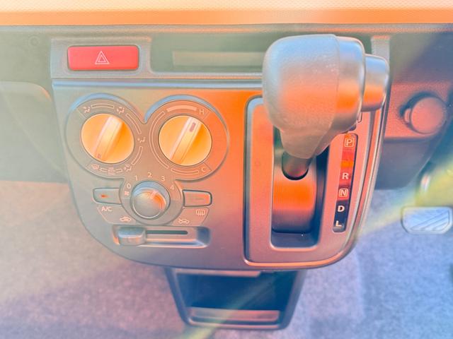 アルト L ナビ キーレスエントリー アイドリングストップ シートヒーター CVT 盗難防止システム ABS ESC アルミホイール 衝突安全ボディ エアコン パワーステアリング パワーウィンドウ(6枚目)