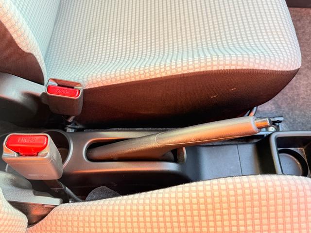 アルト L ナビ キーレスエントリー アイドリングストップ シートヒーター CVT 盗難防止システム ABS ESC アルミホイール 衝突安全ボディ エアコン パワーステアリング パワーウィンドウ(8枚目)