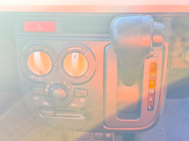 アルト L 衝突被害軽減システム キーレスエントリー アイドリングストップ シートヒーター CVT 盗難防止システム ABS ESC CD ミュージックプレイヤー接続可 衝突安全ボディ エアコン(6枚目)