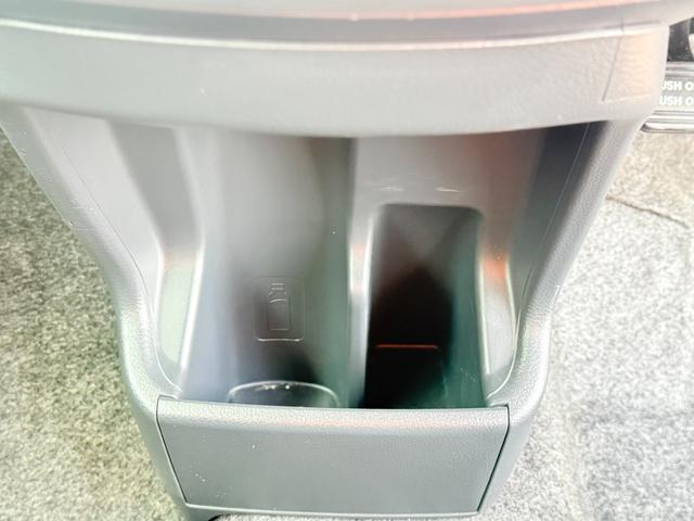 ハスラー Ｇ　バックカメラ　ナビ　衝突被害軽減システム　スマートキー　アイドリングストップ　電動格納ミラー　シートヒーター　ベンチシート　ＣＶＴ　盗難防止システム　ＡＢＳ　ＥＳＣ　衝突安全ボディ　エアコン（7枚目）