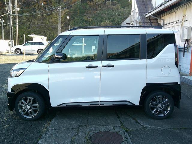 デリカミニ Ｇ　プレミアム　４ＷＤ　アクティブトーンスタイル　当社社有車　ｅ－Ａｓｓｉｓｔ　衝突被害軽減ブレーキ　ＭＩ－ＰＩＬＯＴ　純正９型ナビ　マルチアラウンドモニタ　両側電動スライド　前席シートヒーター　リアサーキュレータ（5枚目）