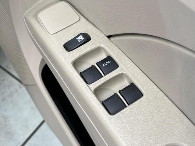 F CDオーディオ 禁煙車 キーレスエントリー パワーウィンドウ ABS パワーステアリング 盗難防止システム ドアバイザー プライバシーガラス CD再生 アイボリーインテリア(30枚目)