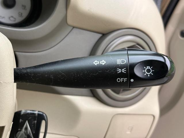 F CDオーディオ 禁煙車 キーレスエントリー パワーウィンドウ ABS パワーステアリング 盗難防止システム ドアバイザー プライバシーガラス CD再生 アイボリーインテリア(35枚目)