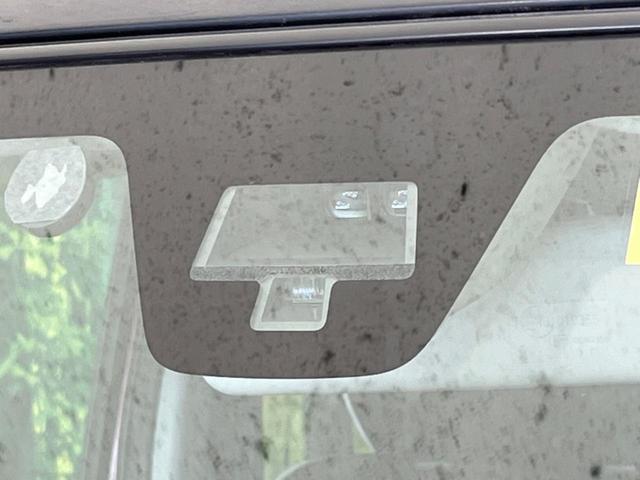 X レーダーブレーキサポート 純正ナビ 禁煙車 バックカメラ Bluetooth HIDヘッド シートヒーター ETC スマートキー アイドリングストップ ドアバイザー 横滑り防止 盗難防止 ベンチシート(3枚目)