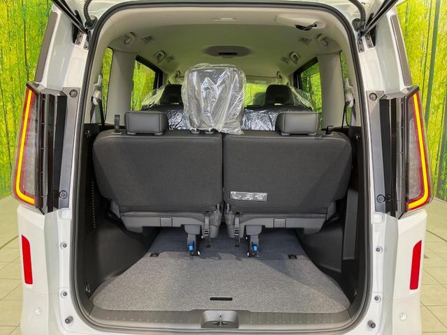 セレナ ｅ－パワー　ハイウェイスターＶ　登録済未使用車　両側電動スライド　純正１２．３型ナビ　全周囲カメラ　全方位運転支援　プロパイロット　ドラレコ　コーナーセンサー　ＬＥＤヘッド　ＥＴＣ　アダプティブハイビーム　ブラインドスポットモニター（11枚目）