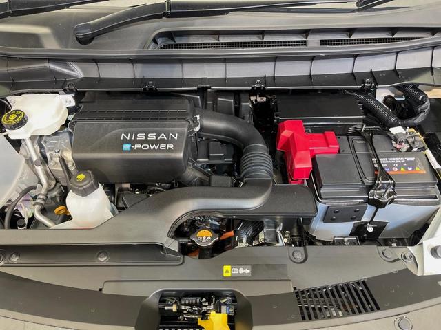 セレナ ｅ－パワー　ハイウェイスターＶ　登録済未使用車　両側電動スライド　純正１２．３型ナビ　全周囲カメラ　全方位運転支援　プロパイロット　ドラレコ　コーナーセンサー　ＬＥＤヘッド　ＥＴＣ　アダプティブハイビーム　ブラインドスポットモニター（18枚目）