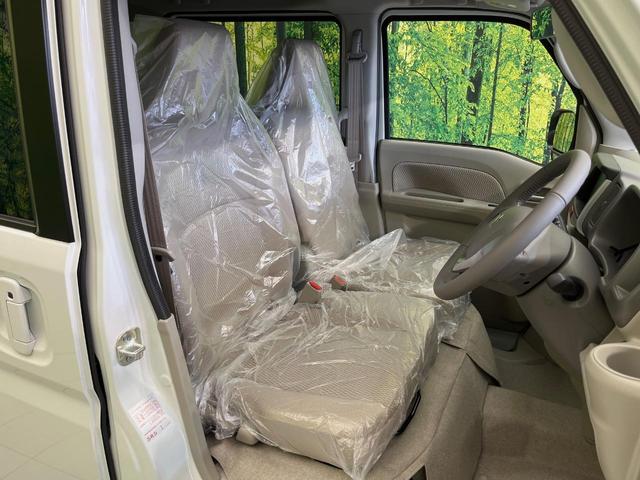 運転席まわりには十分なスペースがあり、大柄な方でもゆったり運転していただける環境です。