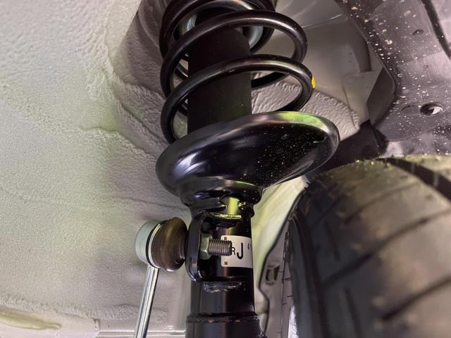 お車を安心してお乗りいただく為には、足回りの定期点検が欠かせません。サービスサポート（有償保証）では無料点検もご提供しており、安心のカーライフをお過ごしいただけるサポート体制が整っています。