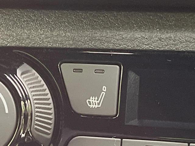 オーラ ニスモ　純正９型ナビ　全周囲カメラ　インテリジェントエマージェンシーブレーキ　レーダークルーズ　禁煙車　２トーンカラー　ハーフレザーシート　シートヒーター　ドラレコ　コーナーセンサー　ＬＥＤヘッド　ＥＴＣ（7枚目）