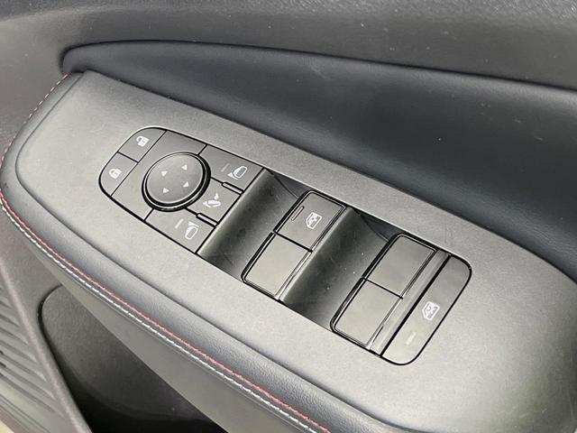 オーラ ニスモ　純正９型ナビ　全周囲カメラ　インテリジェントエマージェンシーブレーキ　レーダークルーズ　禁煙車　２トーンカラー　ハーフレザーシート　シートヒーター　ドラレコ　コーナーセンサー　ＬＥＤヘッド　ＥＴＣ（55枚目）