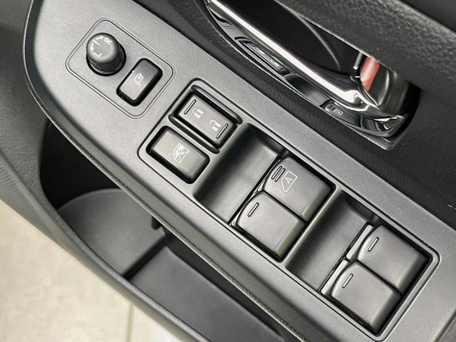 インプレッサスポーツ ２．０ｉ－Ｓアイサイト　４ＷＤ　純正ナビ　バックカメラ　衝突軽減　レーダークルーズ　禁煙車　合皮コンビシート　パワーシート　スマートキー　ＨＩＤヘッド　ＥＴＣ　車線逸脱警報　誤発進抑制機能　先行車発進お知らせ　オートライト（50枚目）