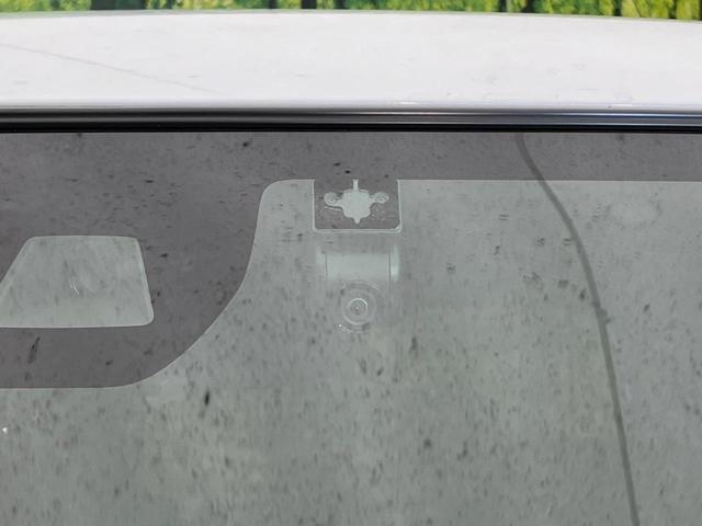 タント カスタムRS 両側電動ドア 純正ナビ バックカメラ 衝突軽減 禁煙車 合皮コンビシート ドラレコ コーナーセンサー スマートキー LEDヘッド ETC オートハイビーム 車線逸脱警報 誤発進抑制 先行車発進お知らせ(7枚目)