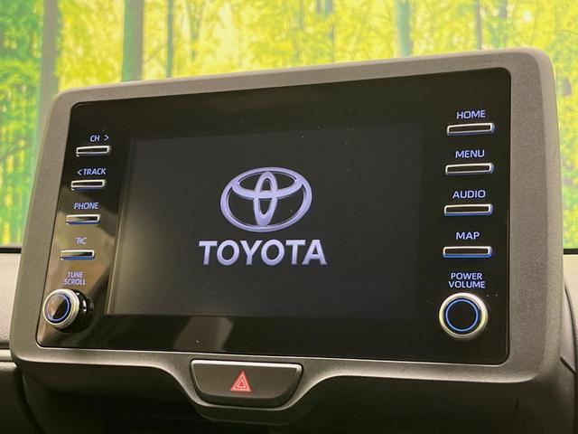 ヤリス ハイブリッドＸ　ナビ機能付きディスプレイオーディオ　ＡＣ１００Ｖ電源　セーフティセンス　レーダークルーズ　禁煙車　ドラレコ　コーナーセンサー　スマートキー　ＥＴＣ　オートハイビーム　車線逸脱警報　先行車発進お知らせ（3枚目）