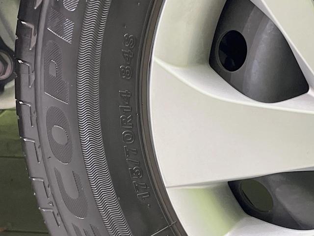 ヤリス ハイブリッドＸ　ナビ機能付きディスプレイオーディオ　ＡＣ１００Ｖ電源　セーフティセンス　レーダークルーズ　禁煙車　ドラレコ　コーナーセンサー　スマートキー　ＥＴＣ　オートハイビーム　車線逸脱警報　先行車発進お知らせ（30枚目）