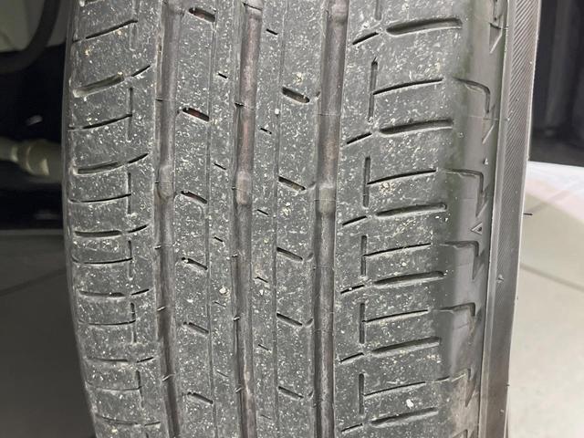 ヤリス ハイブリッドＸ　ナビ機能付きディスプレイオーディオ　ＡＣ１００Ｖ電源　セーフティセンス　レーダークルーズ　禁煙車　ドラレコ　コーナーセンサー　スマートキー　ＥＴＣ　オートハイビーム　車線逸脱警報　先行車発進お知らせ（31枚目）