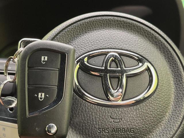 ヤリス ハイブリッドＸ　ナビ機能付きディスプレイオーディオ　ＡＣ１００Ｖ電源　セーフティセンス　レーダークルーズ　禁煙車　ドラレコ　コーナーセンサー　スマートキー　ＥＴＣ　オートハイビーム　車線逸脱警報　先行車発進お知らせ（32枚目）