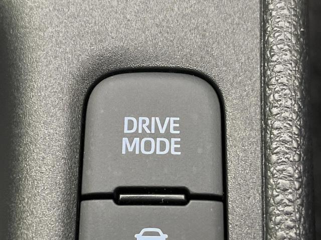 ヤリス ハイブリッドＸ　ナビ機能付きディスプレイオーディオ　ＡＣ１００Ｖ電源　セーフティセンス　レーダークルーズ　禁煙車　ドラレコ　コーナーセンサー　スマートキー　ＥＴＣ　オートハイビーム　車線逸脱警報　先行車発進お知らせ（44枚目）