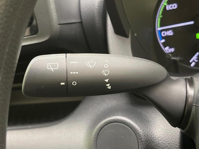 ヤリス ハイブリッドＸ　ナビ機能付きディスプレイオーディオ　ＡＣ１００Ｖ電源　セーフティセンス　レーダークルーズ　禁煙車　ドラレコ　コーナーセンサー　スマートキー　ＥＴＣ　オートハイビーム　車線逸脱警報　先行車発進お知らせ（47枚目）