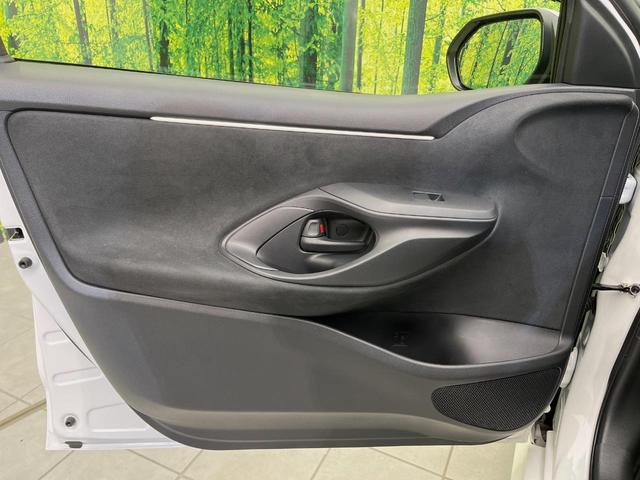 ヤリス ハイブリッドＸ　ナビ機能付きディスプレイオーディオ　ＡＣ１００Ｖ電源　セーフティセンス　レーダークルーズ　禁煙車　ドラレコ　コーナーセンサー　スマートキー　ＥＴＣ　オートハイビーム　車線逸脱警報　先行車発進お知らせ（56枚目）