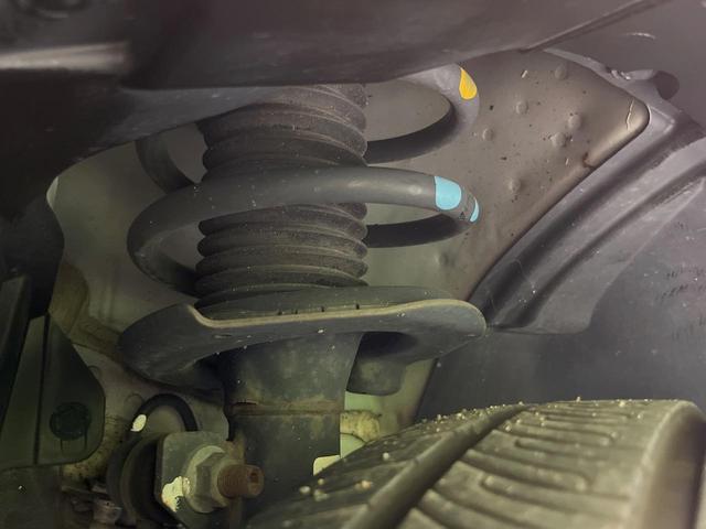 お車を安心してお乗りいただく為には、足回りの定期点検が欠かせません。サービスサポート（有償保証）では無料点検もご提供しており、安心のカーライフをお過ごしいただけるサポート体制が整っています。