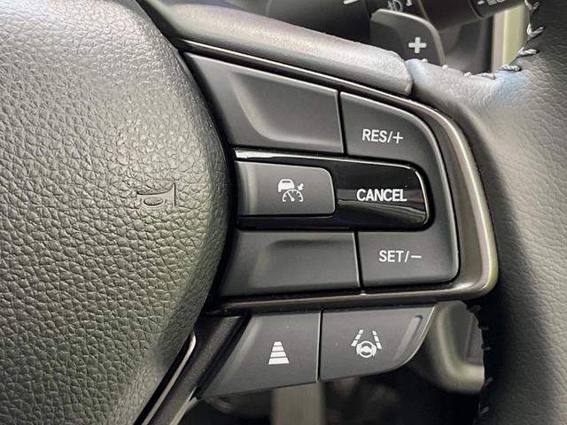 WR-V Z 登録済未使用車 ホンダセンシング レーダークルーズ ハーフレザーシート スマートキー LEDヘッド オートハイビーム 車線逸脱警報 誤発進抑制機能 オートライト オートエアコン 純正17インチAW(4枚目)