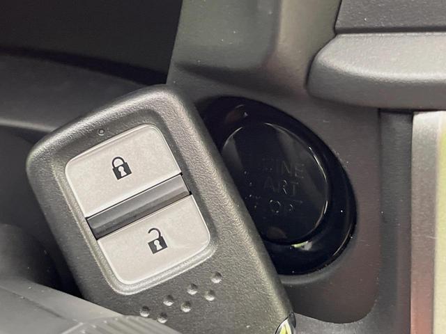 WR-V Z 登録済未使用車 ホンダセンシング レーダークルーズ ハーフレザーシート スマートキー LEDヘッド オートハイビーム 車線逸脱警報 誤発進抑制機能 オートライト オートエアコン 純正17インチAW(5枚目)