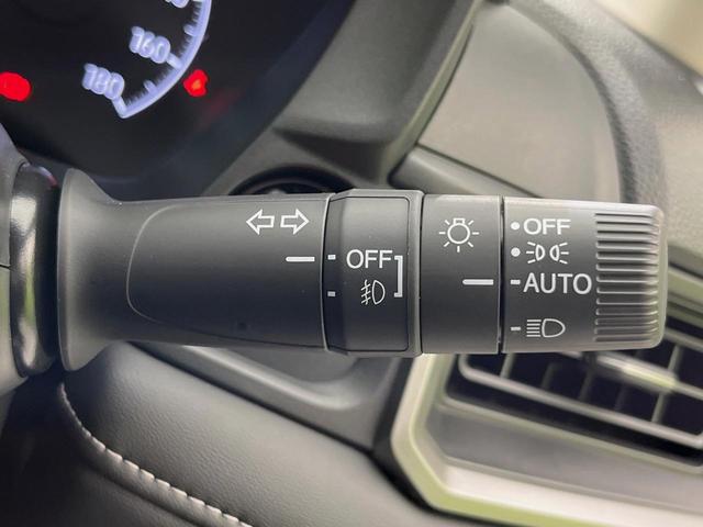 WR-V Z 登録済未使用車 ホンダセンシング レーダークルーズ ハーフレザーシート スマートキー LEDヘッド オートハイビーム 車線逸脱警報 誤発進抑制機能 オートライト オートエアコン 純正17インチAW(6枚目)
