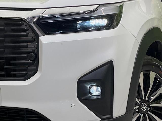 WR-V Z 登録済未使用車 ホンダセンシング レーダークルーズ ハーフレザーシート スマートキー LEDヘッド オートハイビーム 車線逸脱警報 誤発進抑制機能 オートライト オートエアコン 純正17インチAW(12枚目)