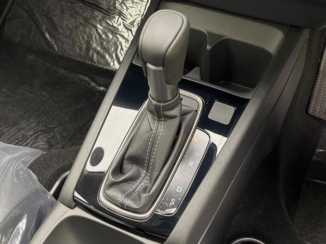 WR-V Z 登録済未使用車 ホンダセンシング レーダークルーズ ハーフレザーシート スマートキー LEDヘッド オートハイビーム 車線逸脱警報 誤発進抑制機能 オートライト オートエアコン 純正17インチAW(43枚目)