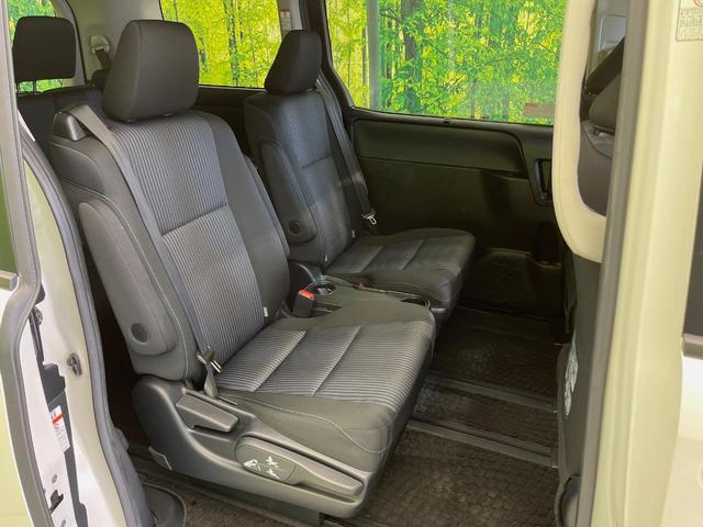 ヴォクシー ＺＳ　両側電動ドア　純正９型ナビ　後席モニター　バックカメラ　セーフティセンス　禁煙車　ドラレコ　スマートキー　ＬＥＤヘッド　ナビ連動ＥＴＣ　車線逸脱警報　純正１６インチＡＷ　オートライト　オートハイビーム（9枚目）