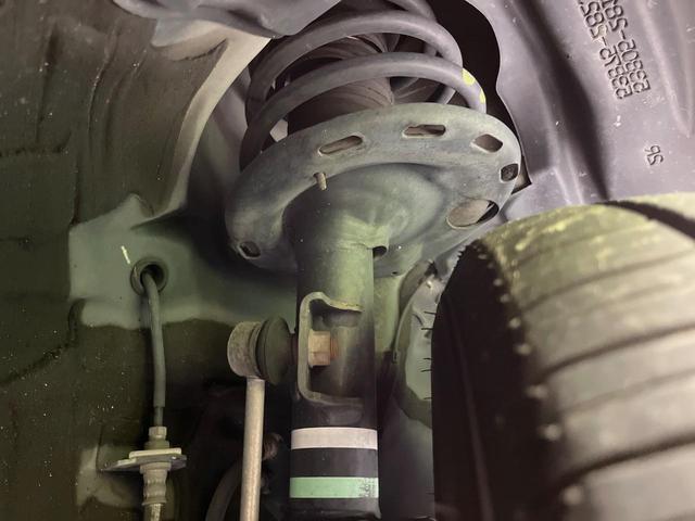 ヴォクシー ＺＳ　両側電動ドア　純正９型ナビ　後席モニター　バックカメラ　セーフティセンス　禁煙車　ドラレコ　スマートキー　ＬＥＤヘッド　ナビ連動ＥＴＣ　車線逸脱警報　純正１６インチＡＷ　オートライト　オートハイビーム（20枚目）